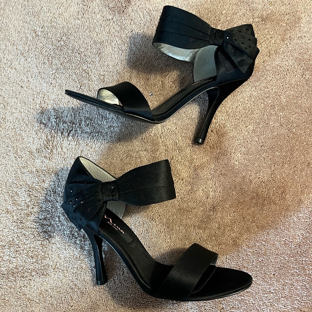 MIA Black Heels with Bow Accent